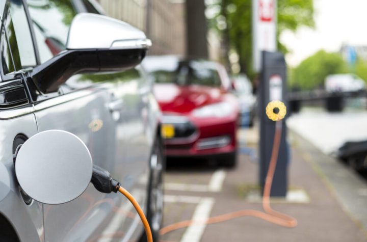 Piața VE din România explodează creștere de 93% în martie