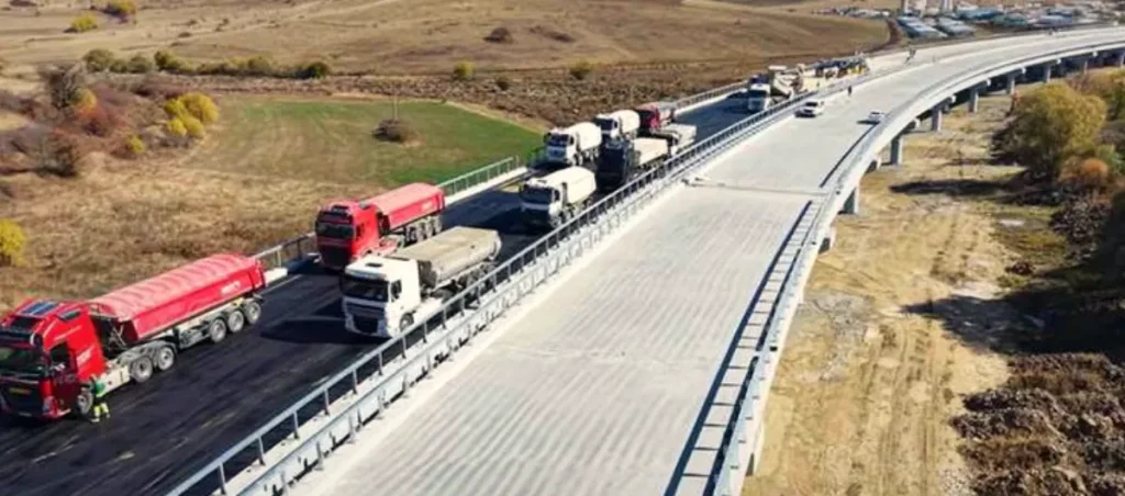 Autostrada A3: Asfaltarea viaductului de 2 km a început
