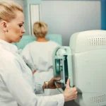 Exercițiile reduc riscul de recidivă la cancerul de colon