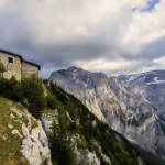Fostă reședință a lui Hitler cuprinsă de flăcări; un suspect reținut