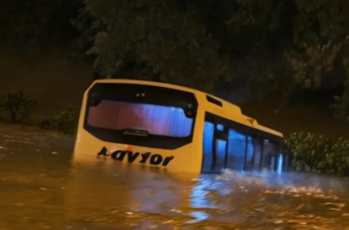 Inundații devastatoare în Istanbul, ploaie cea mai mare din 1985