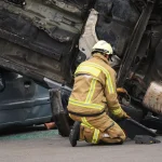 Microbuz cu 16 persoane se ciocnește cu autobasculantă