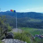 Ruinele Cetății Dezna devin atractivă pentru turiști, mulți străini vin în weekend