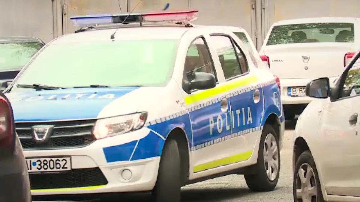 Un adolescent de 15 ani atacă colegi în liceu cu o macetă