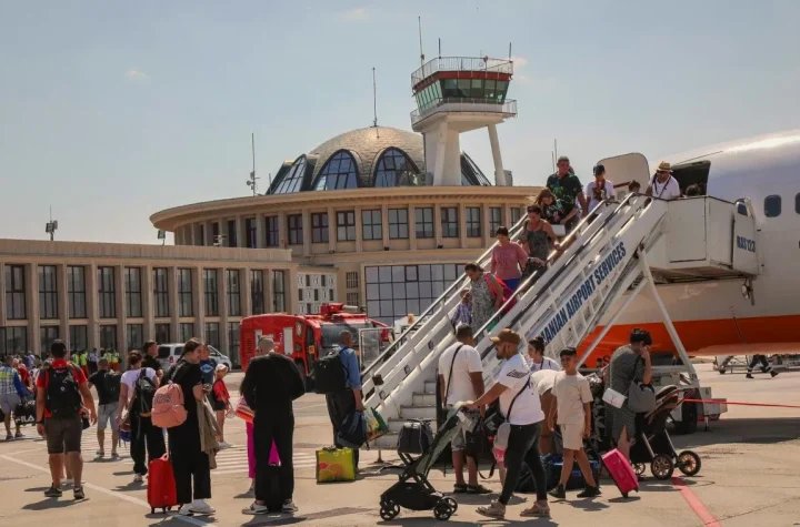 Vacanțele românilor în 2026: early booking în creștere, last-minute în scădere